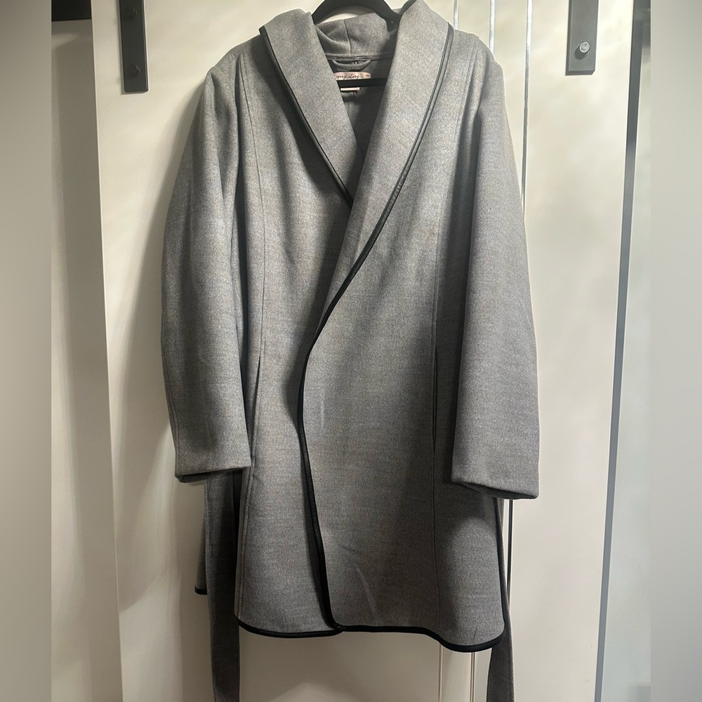 In Every Story 2X Gray Transitions Wrap Coat with Self Tie Belt Black Trim🆕 - Picture 3 of 16